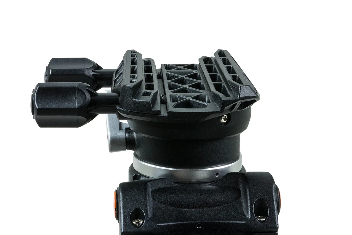 Celestron CGEM II 赤道儀連腳架